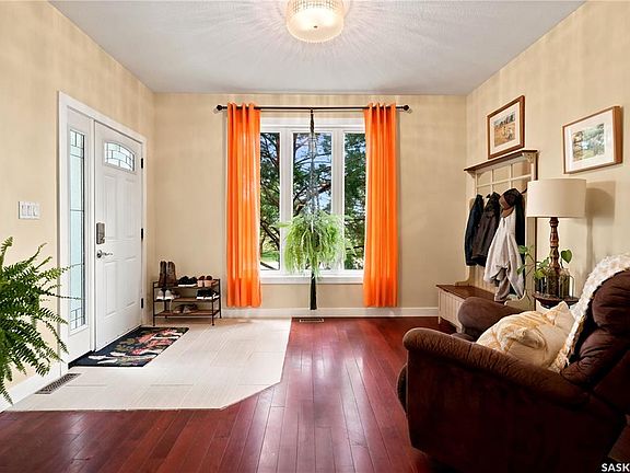 3rd image of UNIT Place-401 Banbury PLACE