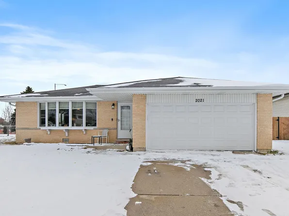 2021 W Spring Ridge Dr, Arlington Heights, IL 60004