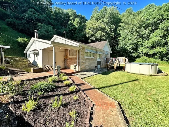 226 Bens Fork Rd, Charleston, WV 25312