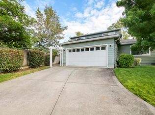 1202 1/2 Woodrow Ln, Medford, OR 97504