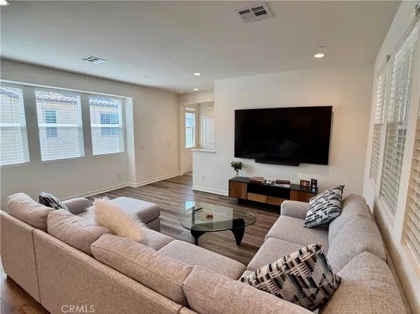 16064 Jamie Ln Unit 8, Fontana, CA 92336