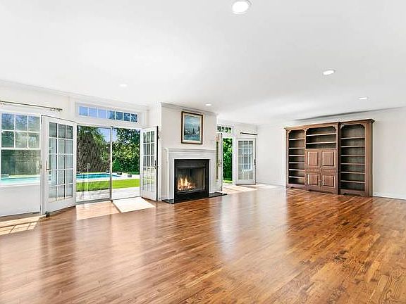 3rd image of 14 Parrish Pond Ln