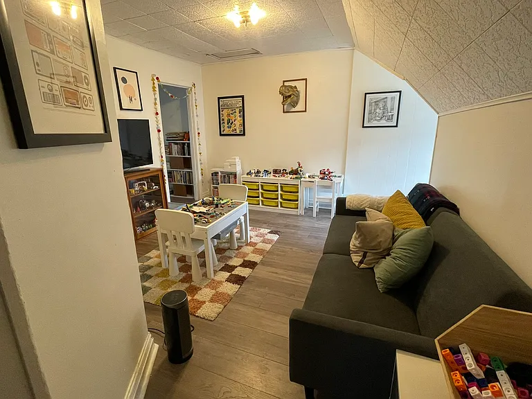 119 W Burke St — Photo 42