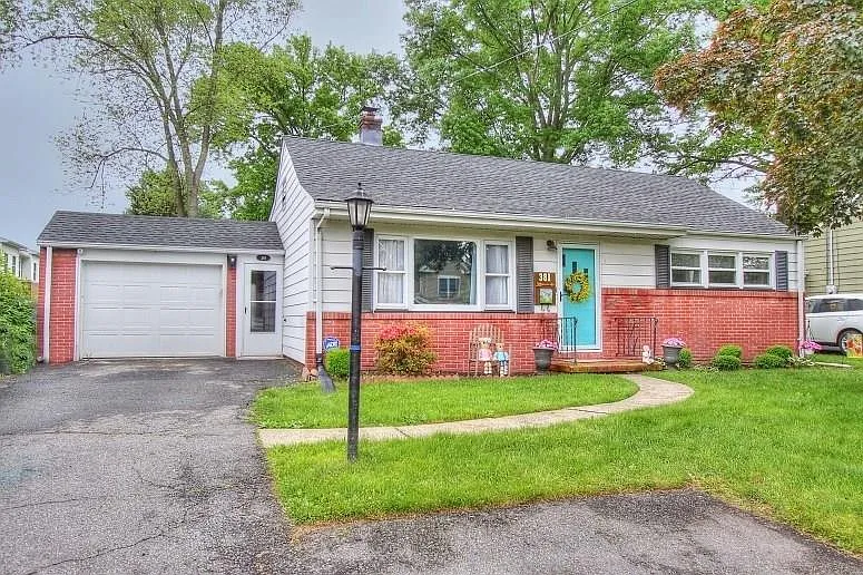 381 Fairview Ave photo 1