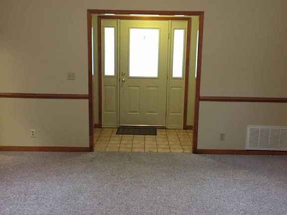 3rd image of 10072 Foxrun Cir