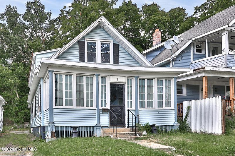 2nd image of 7 Putnam Street