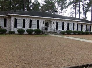 173 W Leo Trapnell Ave, Lyons, GA 30436