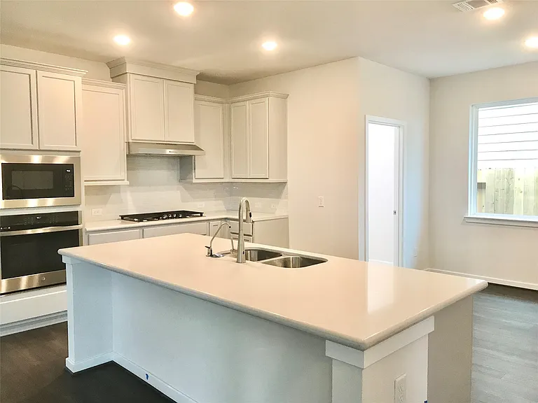 7823 Skylark Heights Ln — Photo 4