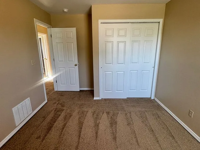2429 E Monument St — Photo 27