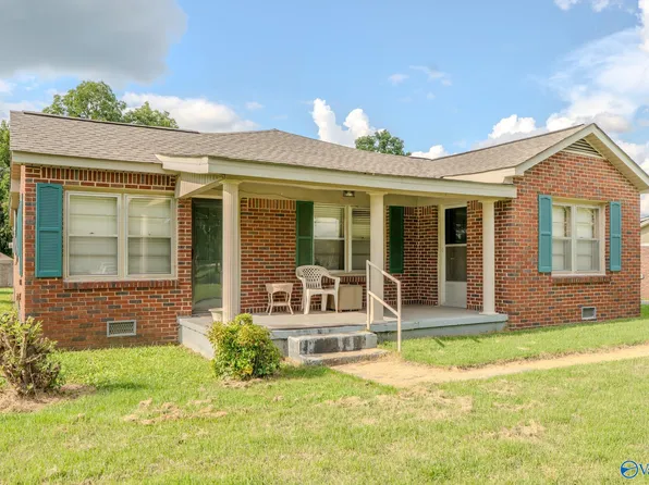 1287 Dillard St, Courtland, AL 35618