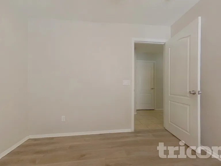 2215 S 83rd Ln — Photo 11