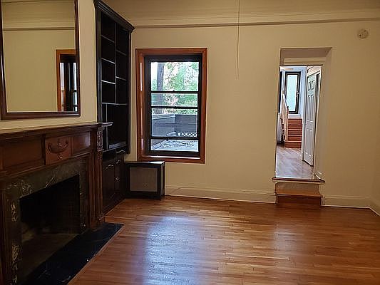 3rd image of 135 E 61st St #1C