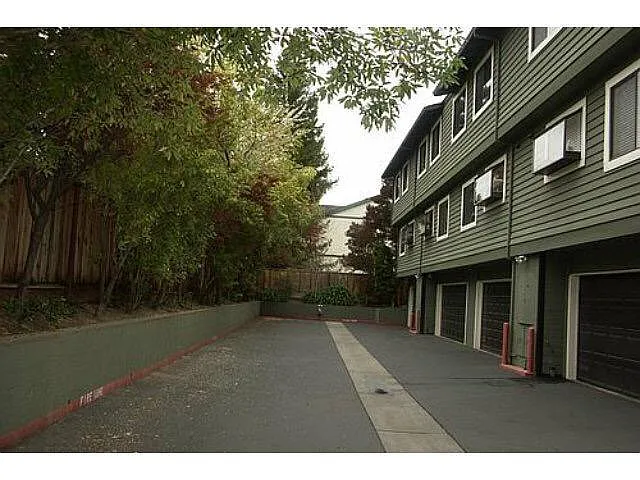Building Photo - 2227 Fazeli Ct
