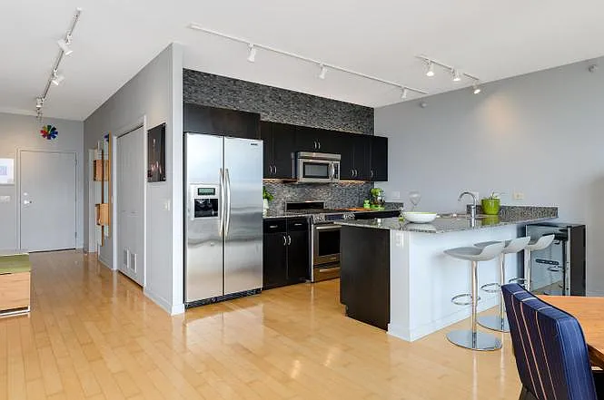 860 W Blackhawk St #1808 — Photo 8