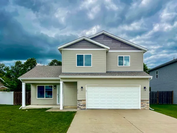 3013 12th St NW, Minot, ND 58703
