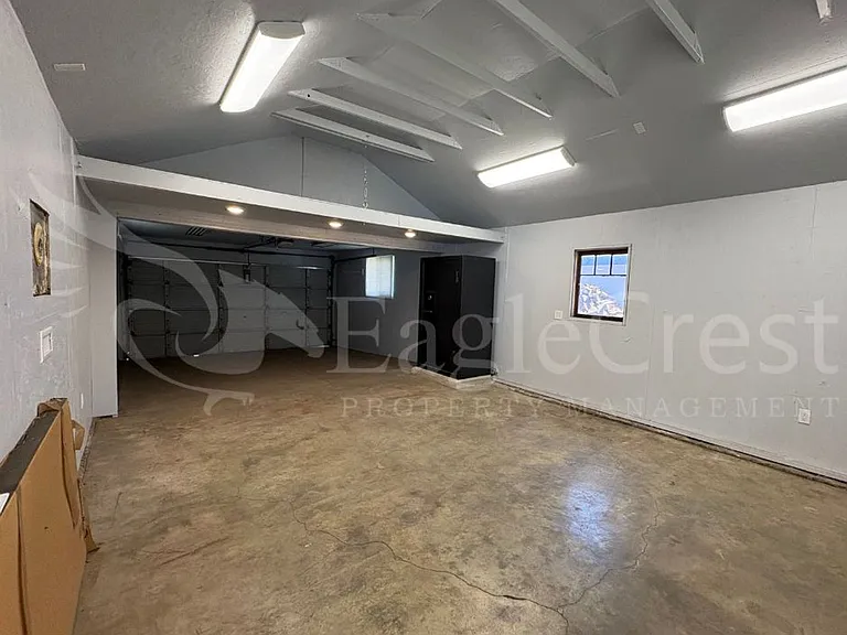 542 E Chestnut St — Photo 13