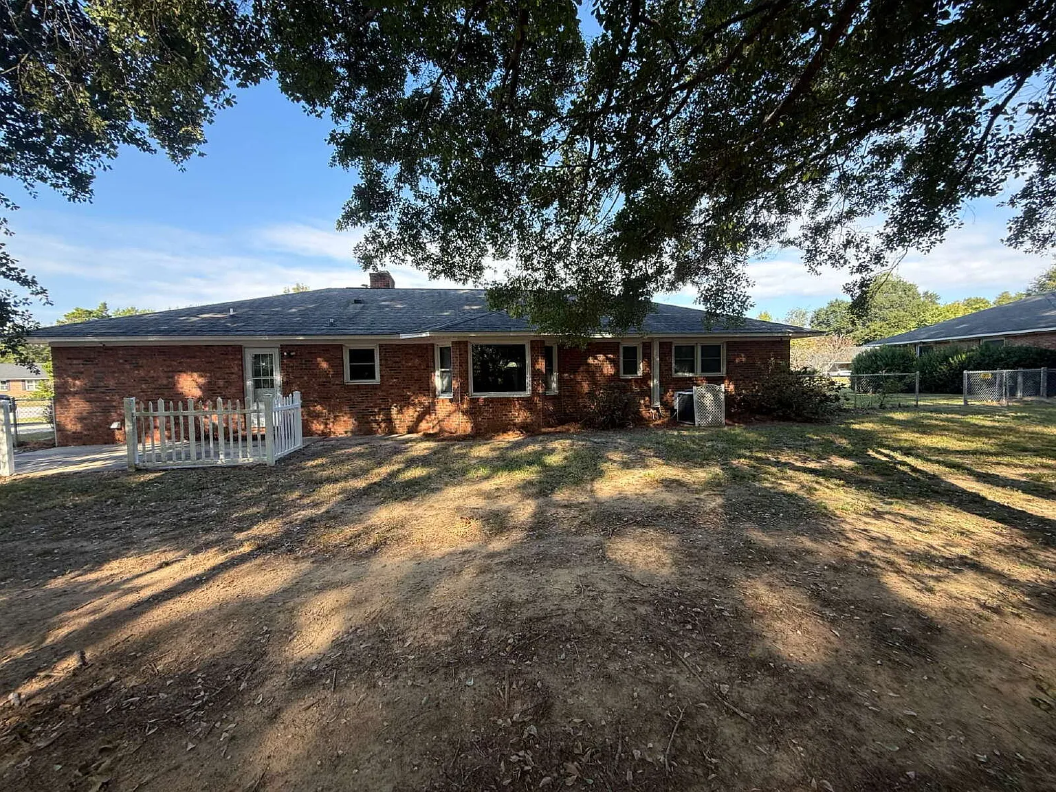 3 bed, 2.0 bath, 1518 sqft, $1,600 — Photo 2