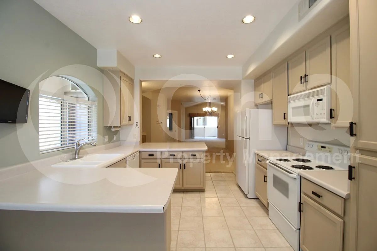 3 bed, 2.0 bath, 1490 sqft, $2,099 — Photo 4
