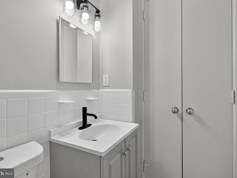 705 8th St SE #200 — Photo 18