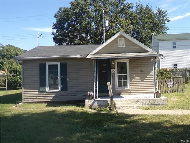 2704 Myrtle Ave photo 1