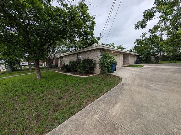 3rd image of 1134 Misty Acres Dr