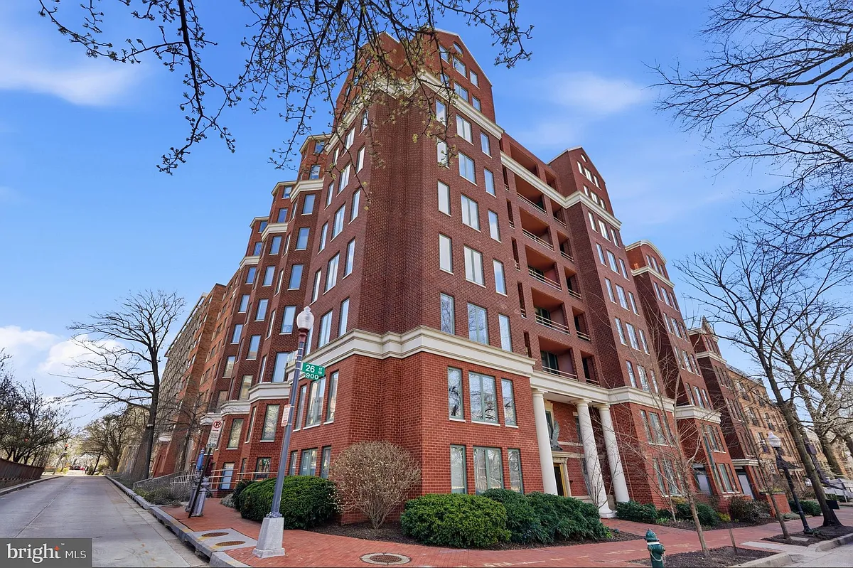 Photo 2 of 25 - 955 26th St NW #305 - Washington, DC Building Photo - 955 26th St NW #305