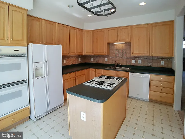1781 Dawson St — Photo 5
