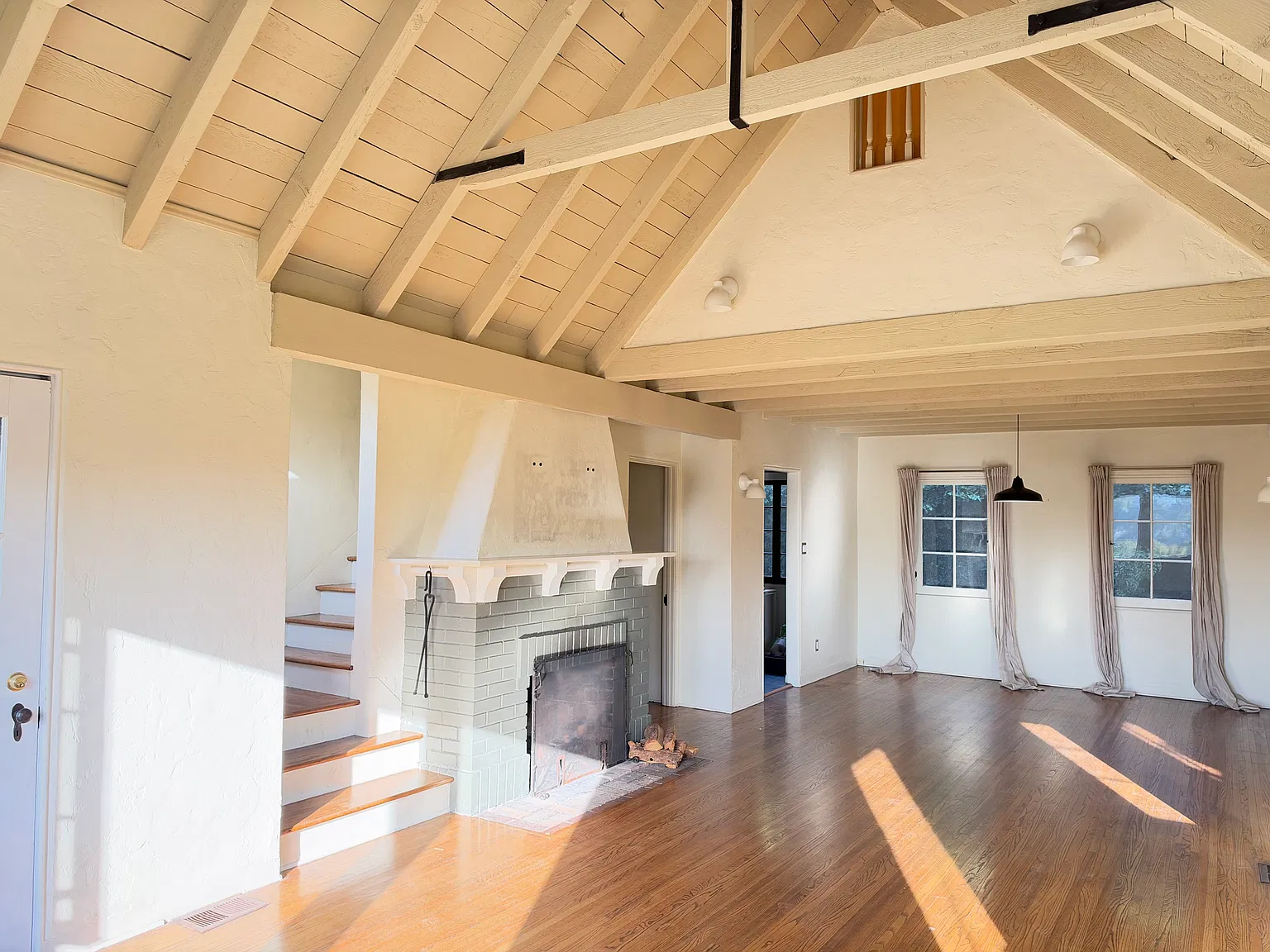 3 bed, 1500 sqft, $6,950 — Photo 2