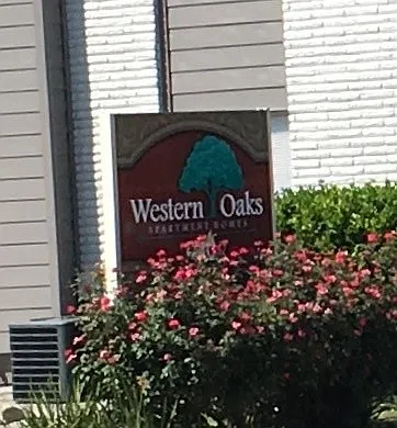 Western Oaks Apartments — Photo 10