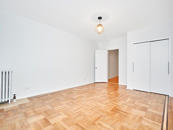 3rd image of 616 W 207th St APT 4G