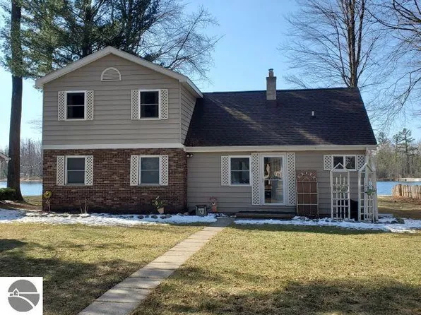 2108 W North Shore Dr, Prescott, MI 48756