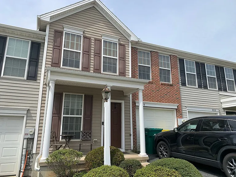 859 Fawn Ln — Photo 4
