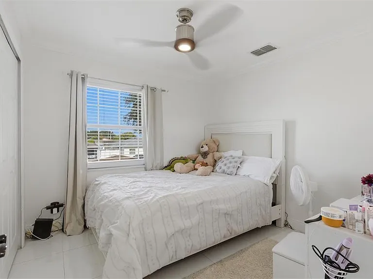 6611 N Hale Ave — Photo 26