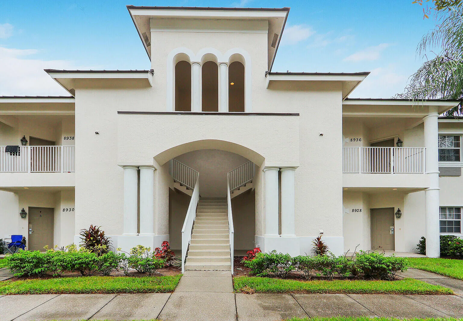 1 bed, 1.5 bath, 900 sqft, $1,750 — Photo 1