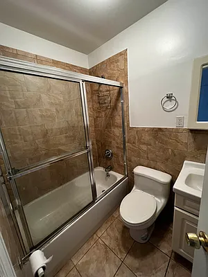 Rented by Salon Realty Corp | media 5