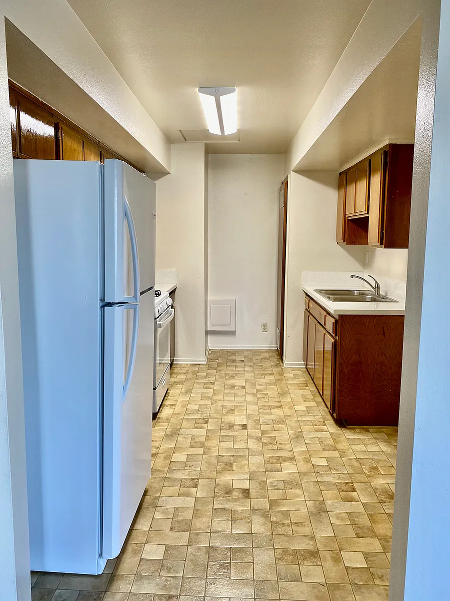 Building Photo - 628 N Alexandria Ave #14
