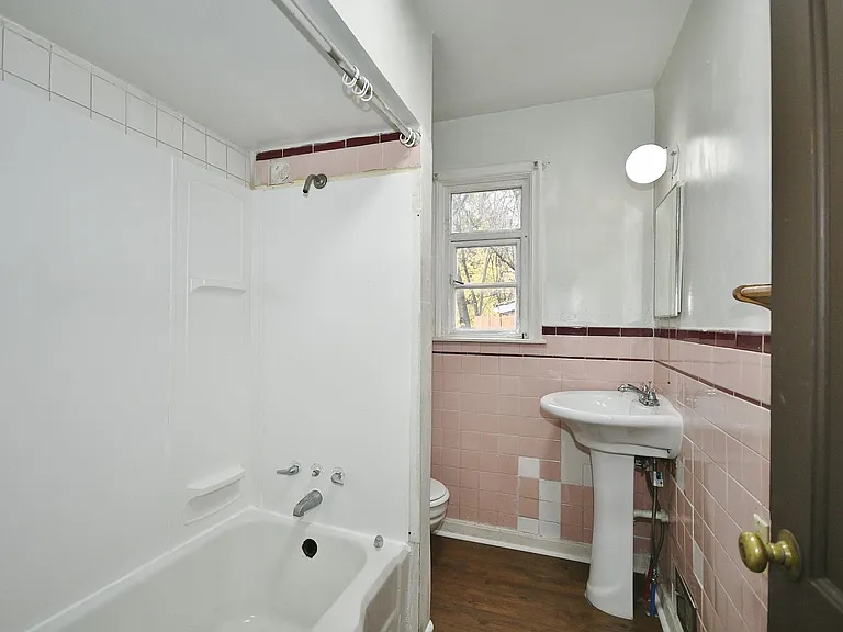 1243 Evans St — Photo 13