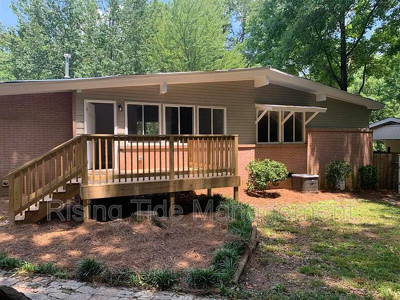 3 bed, 3.0 bath, 1334 sqft, $1,995 — Photo 2