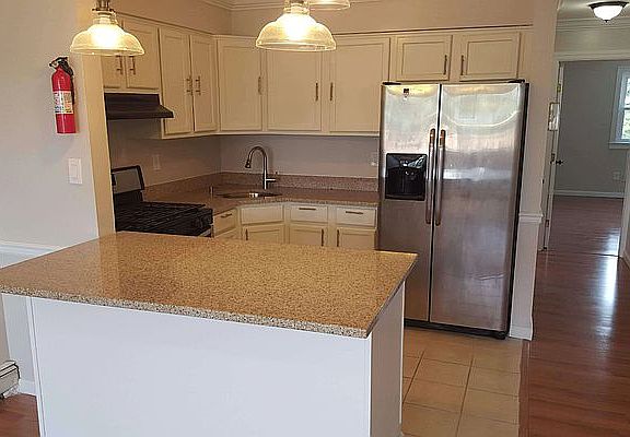 5th image of 443 Wortman Ave #2
