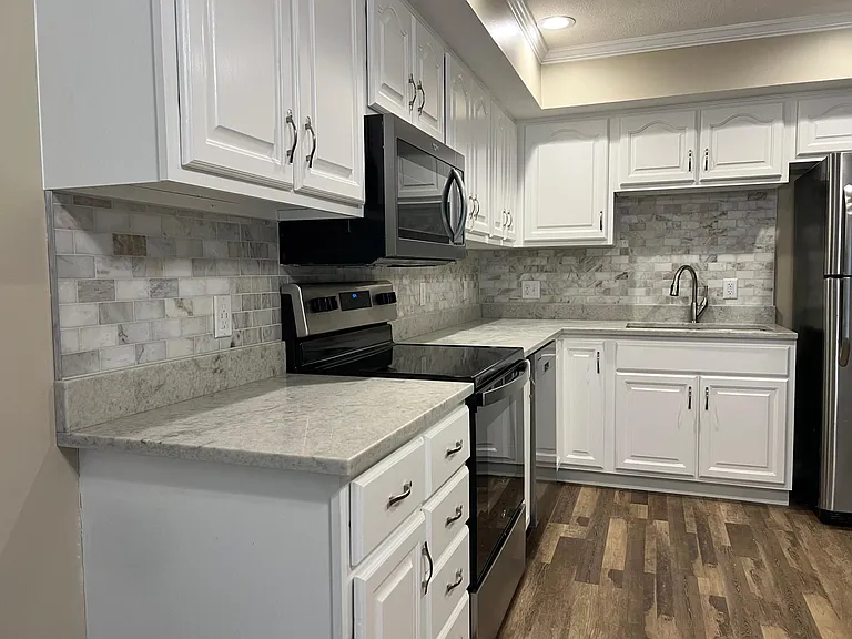 638 Eugene Ct — Photo 8