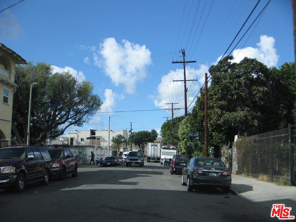 2nd image of 229 W 28th St