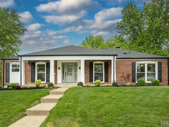 11727 Summerwood Dr, Saint Louis, MO 63146