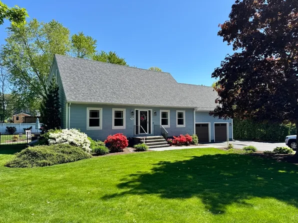 92 Everett St, Somerset, MA 02726