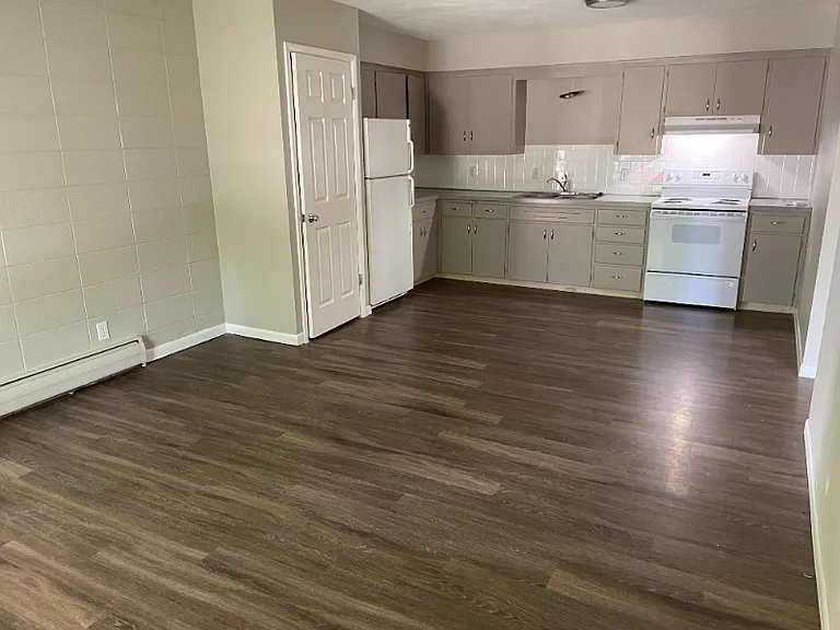 710 Emery St — Photo 5