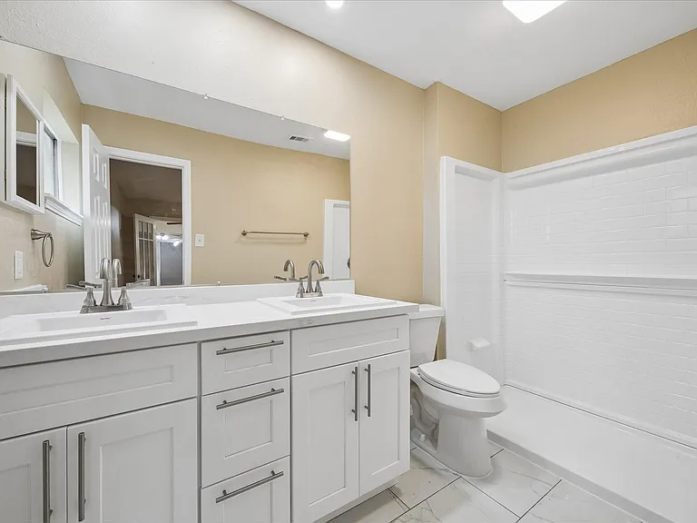15710 Thunderbay Dr — Photo 6