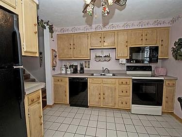 5th image of 1012 Willow Glen Dr