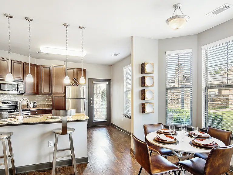 Wellington Grande Apartment Homes — Photo 3