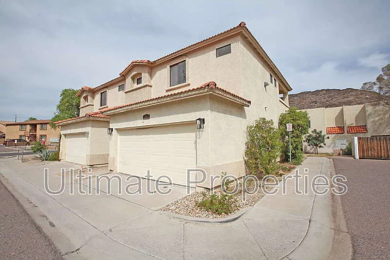 3 bed, 3.0 bath, 1670 sqft, $1,895 — Photo 1