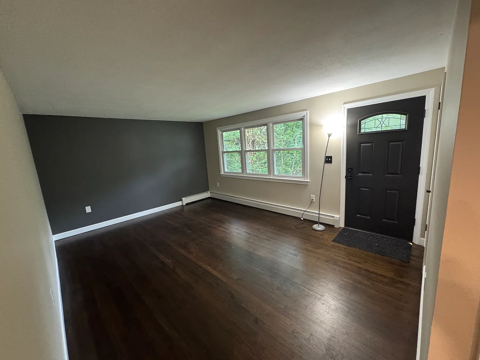3 bed, 1008 sqft, $3,000 — Photo 2
