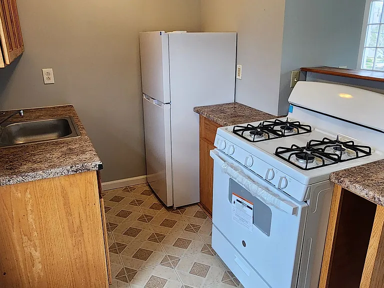 1501 W Henley St — Photo 10